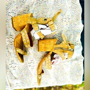 Women’s size 9 heeled sandal